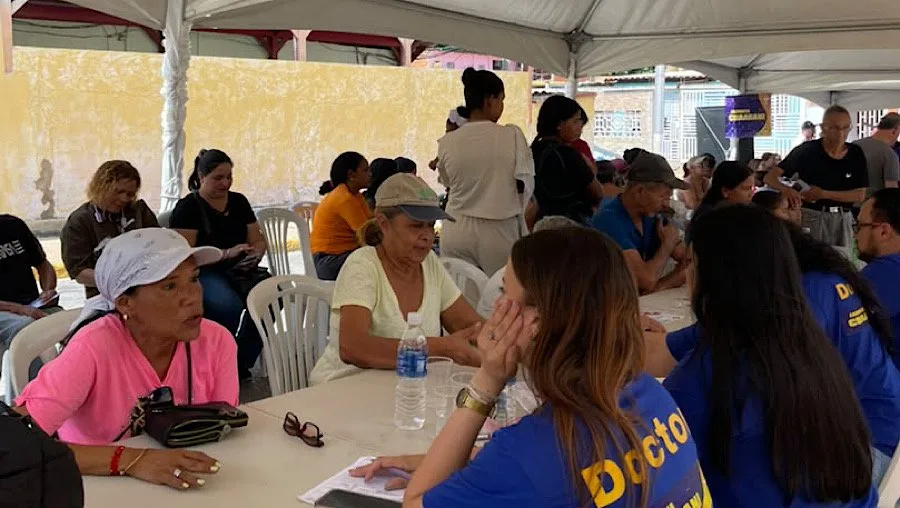 230 residentes recibieron atención médica gratuita en Lechería