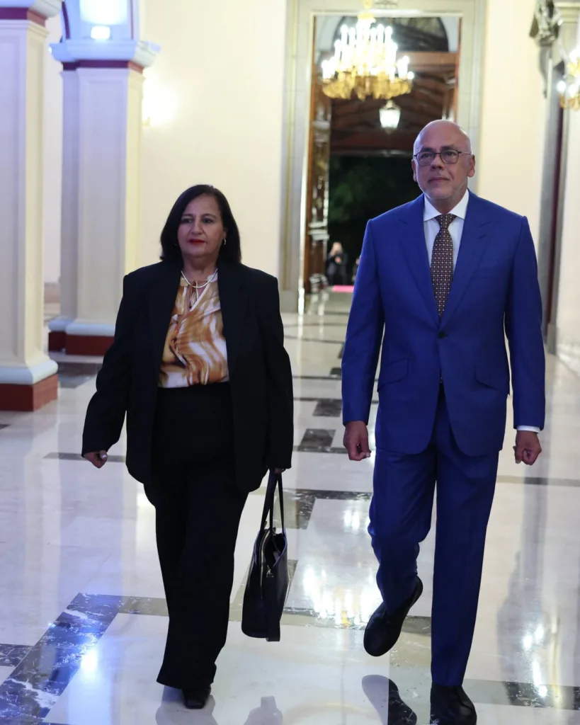 Dinorah Figuera se reúne con Delcy y Jorge Rodríguez en Miraflores