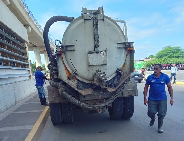 Arreglaron colectores en beneficio de mil 500 maracaiberos con el 1×10