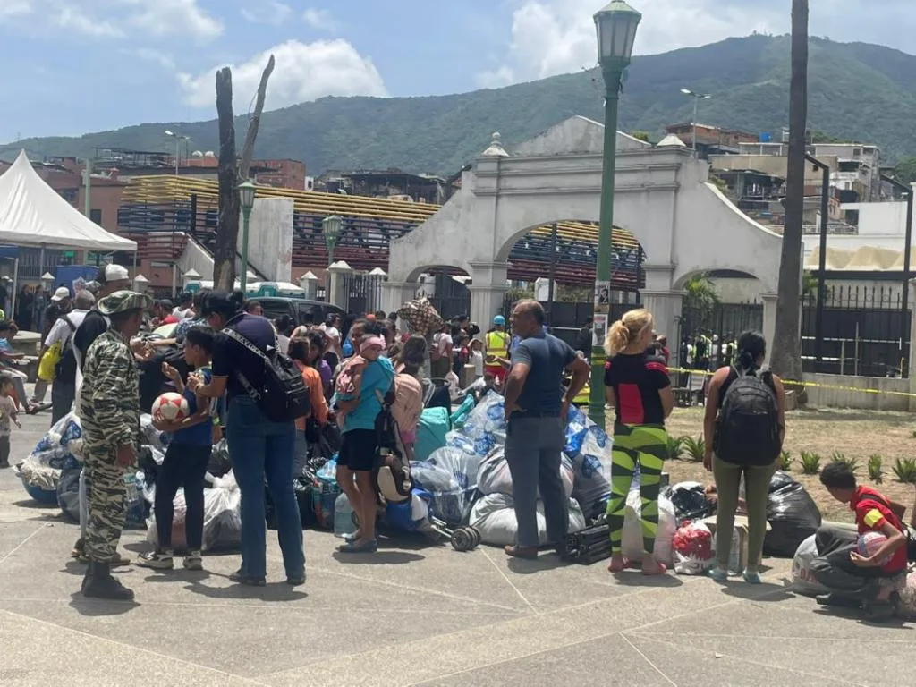 Más de 1.600 refugiados del Parque del Oeste fueron llevados a escuelas habilitadas