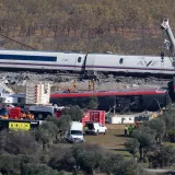 Sube a 74 la cifra de muertos por choque de trenes en Urda