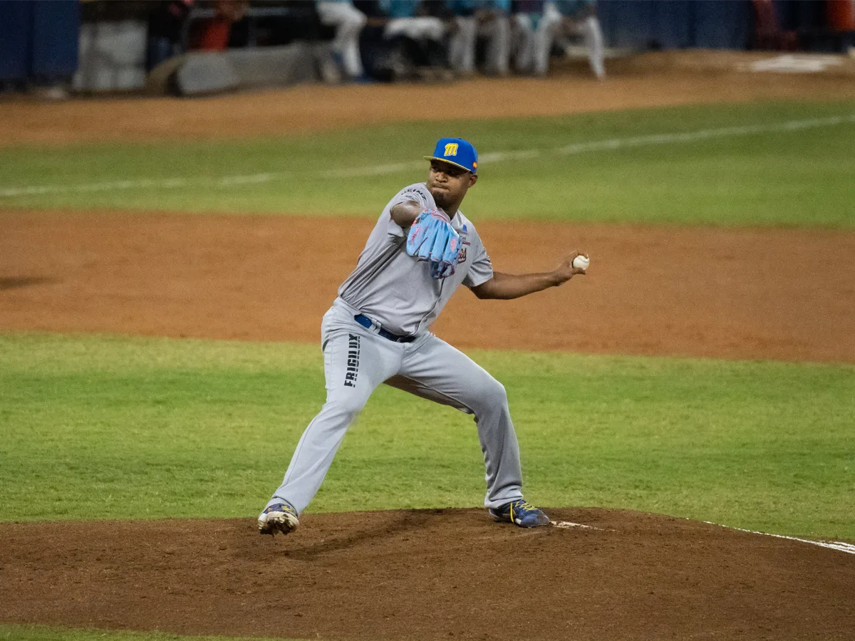 Magallanes da salida a Méndez y activa a Luis Torrens