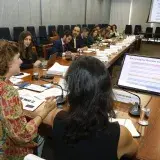 Economista prevé posible ajuste salarial ante mayores ingresos