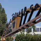 Disney recorta casi 300 puestos y amplía retiros para ejecutivos