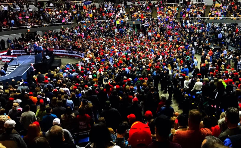 Archivo:Donald Trump mitin MAGA en Nashville, Tennessee 2017-03-15 (1).jpg