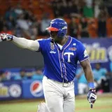 Solarte guió a Tiburones en remontada ante Leones