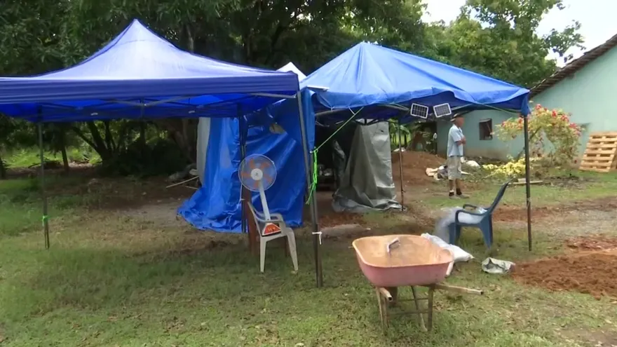 Anciana de Guayabal sigue en una carpa tras el sismo del 9 de octubre