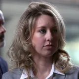 Un sitio recrea el escritorio de Elizabeth Holmes en 2016