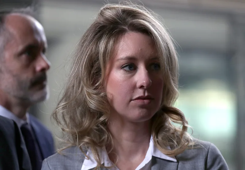 Un sitio recrea el escritorio de Elizabeth Holmes en 2016