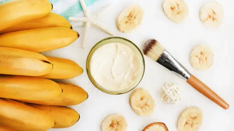 Cómo aprovechar los nutrientes de la cáscara de plátano para una piel