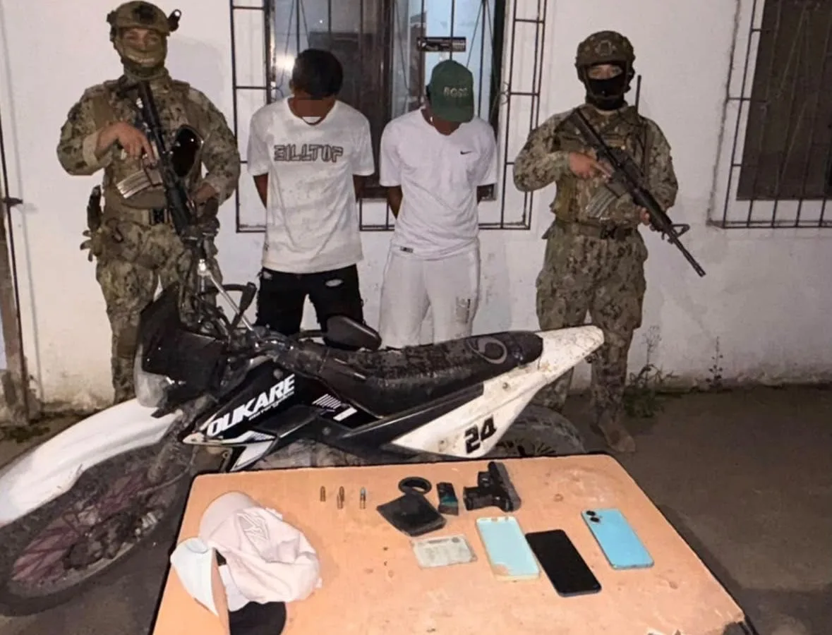 Militares detienen a dos personas y decomisan armas en Guayaquil