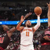 Brunson lidera a los Knicks en triunfo ajustado sobre Chicago