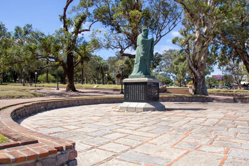 File:Confucio, Montevideo 2017 004.jpg