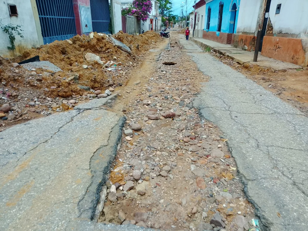 Calle Torres en Carora sigue cerrada por reparación inconclusa