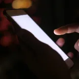 Nueva York obliga a limitar chatbots usados por menores