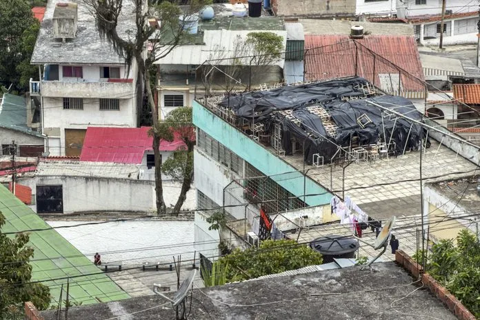 Escuela en El Junquito sigue entre refugio y clases parciales