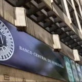 BCV fijó el dólar en 977,21 bolívares y el euro en 872,39