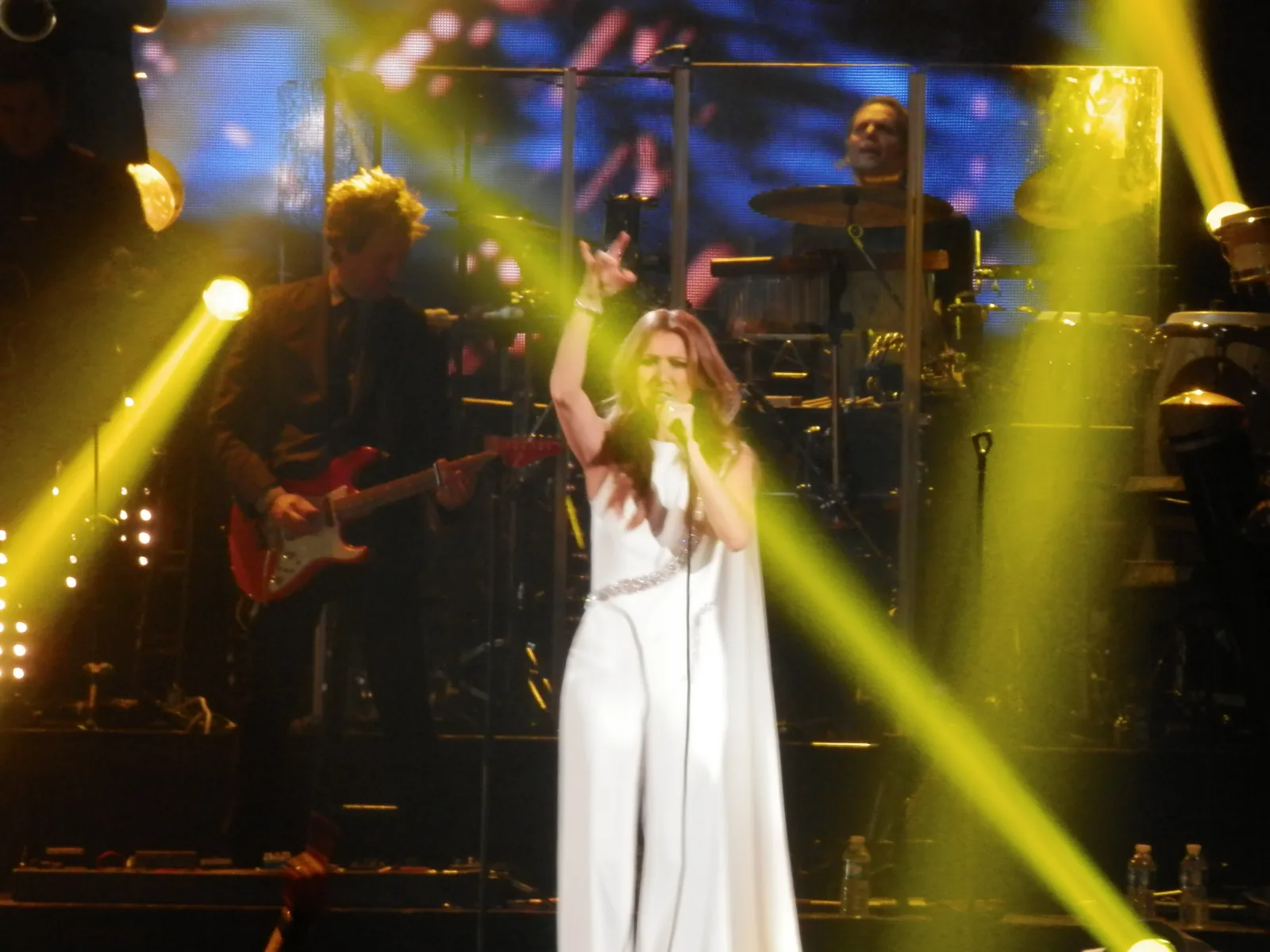 Céline Dion conmueve a París en su gran regreso a los escenarios