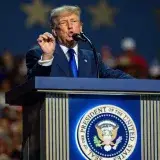 Trump promete un bono de 5.000 dólares si los republicanos ganan