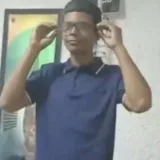 Joven despedido de pizzería recibió lentes donados tras viralizarse