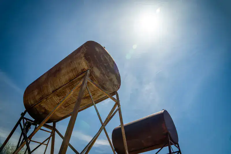Reservas de petróleo en Cushing caen a mínimos de décadas y presionan a Estados Unidos