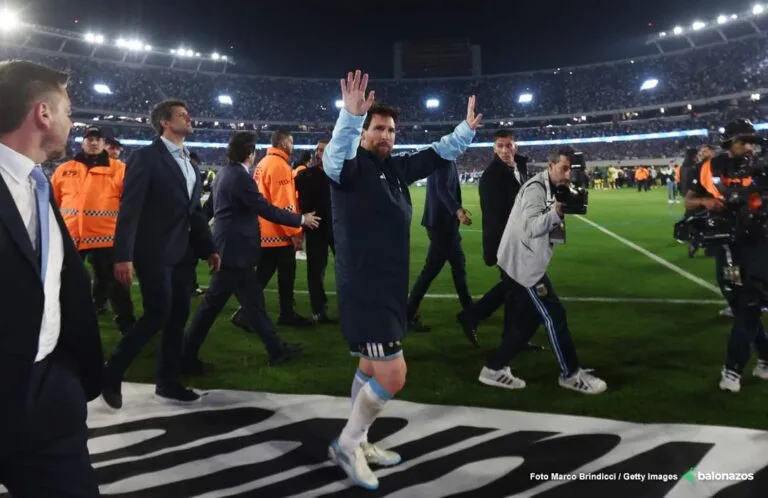 Messi se despide de Argentina con gol y victoria 3-0