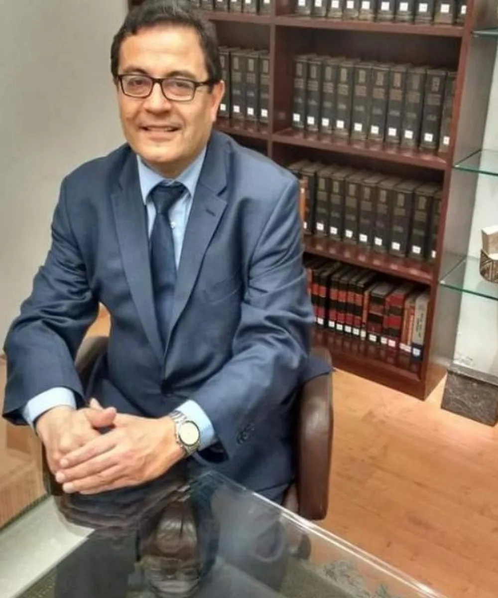 Ochoa propone salidas parlamentarias para choques entre cámaras