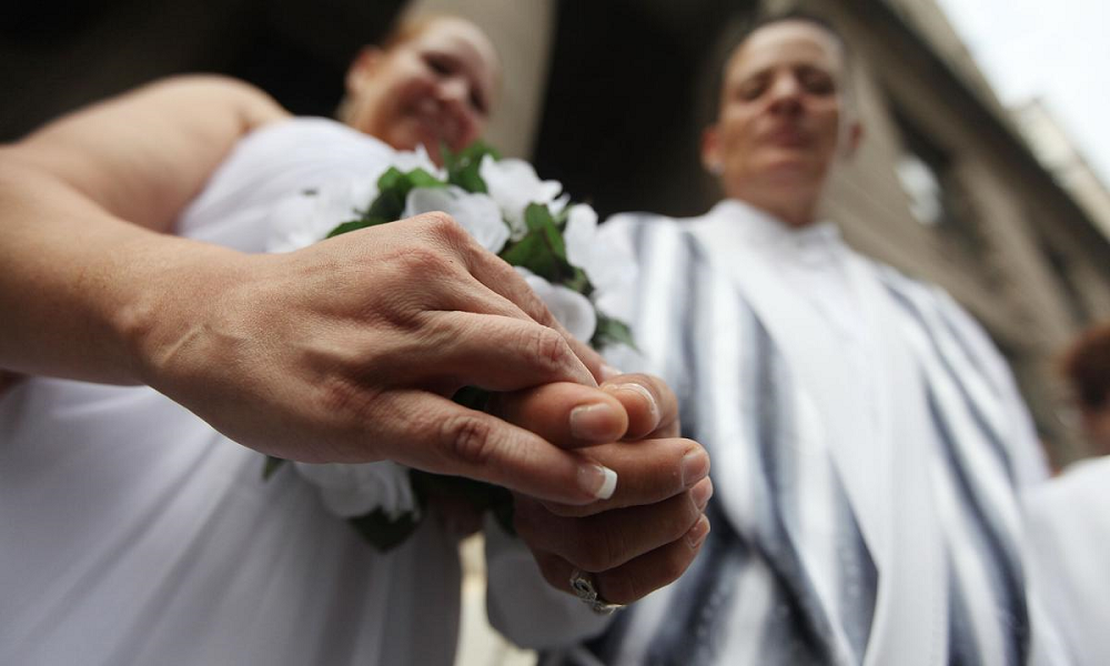 Vaticano aclara que bendición de parejas homosexuales no será "litúrgica"