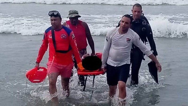
				Niño de 11 años murió ahogado en la playa del Círculo Militar de Catia La Mar			