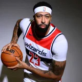 Davis aplaza hasta 2027 su decisión sobre Washington