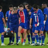 Kvaratskhelia pasó por cirugía en Doha tras lesión de rodilla