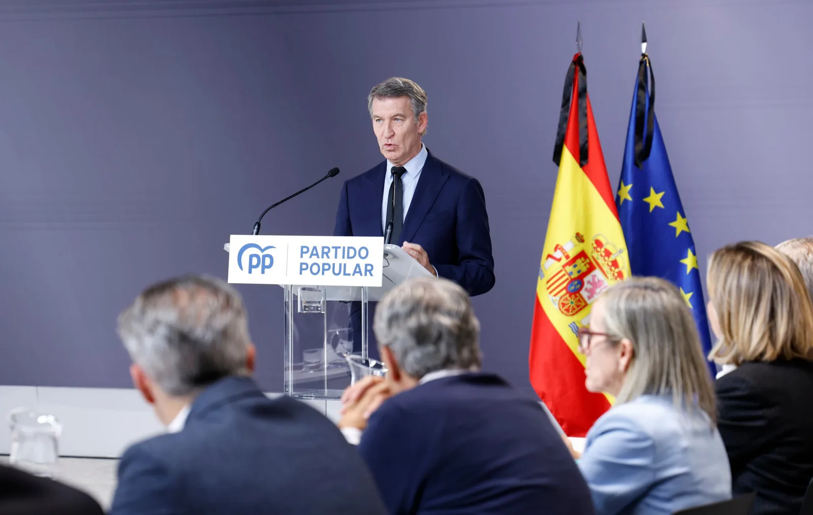 Feijóo culpa al Gobierno por 69 muertes en dos trenes