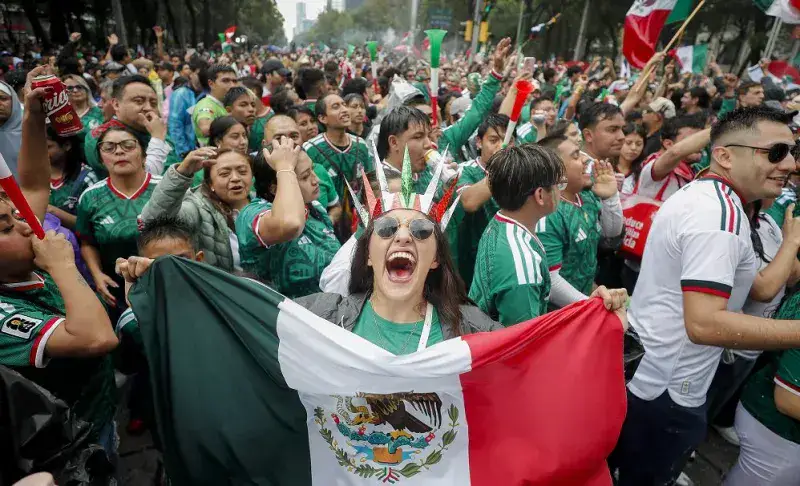 México celebra bajo la lluvia su triunfo ante Sudáfrica en el debut del Mundial 2026