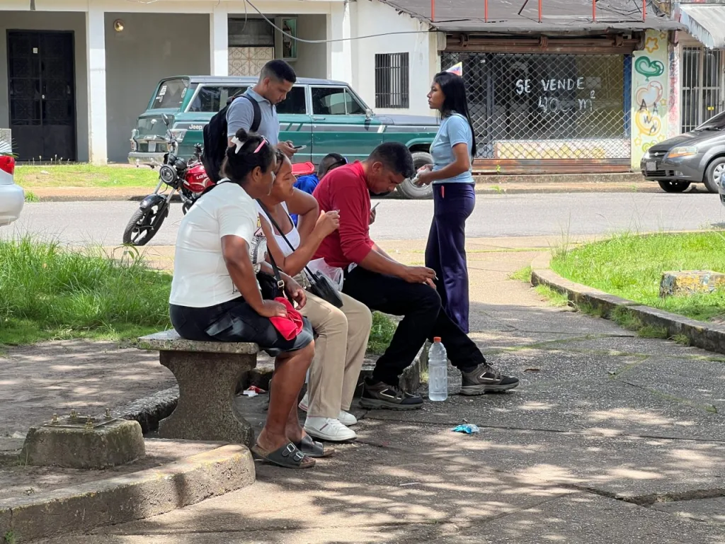 Vecinos de Campo Obrero piden recuperar la Plaza de Los Enamorados