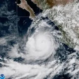Rachel alcanza categoría 3 y pone en alerta al Pacífico mexicano