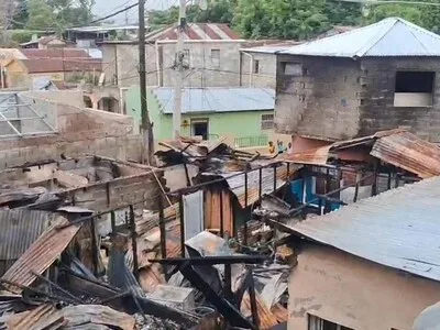 Fuego en La Cambronal alcanza dos comercios y varias casas