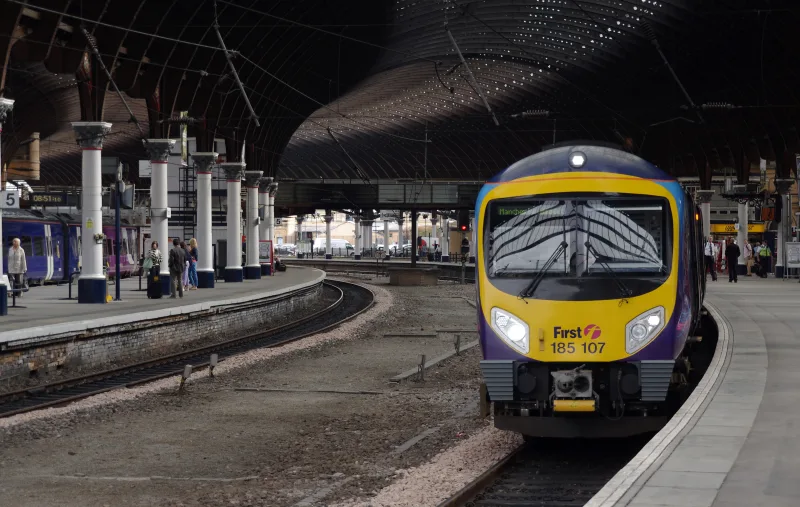 File:York railway station MMB 03 185107.jpg