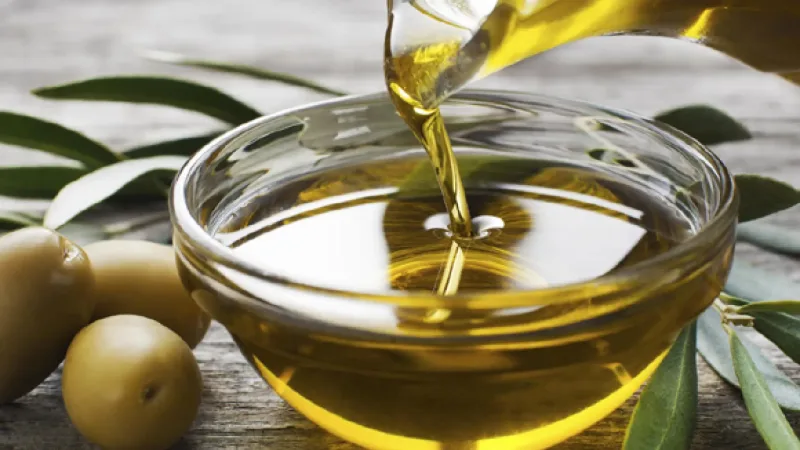 Aceite de oliva antes de la glucosa reduce el pico inicial