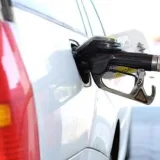 Colombia frena el aumento de la gasolina previsto para octubre