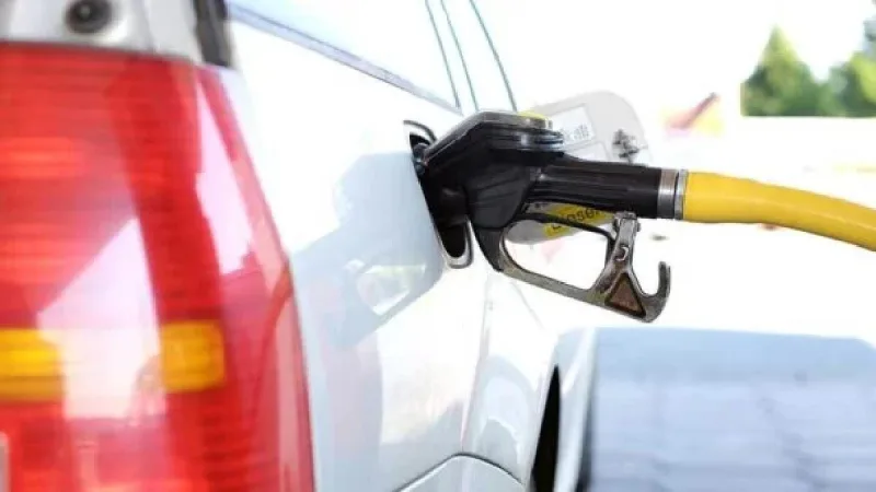 Colombia frena el aumento de la gasolina previsto para octubre