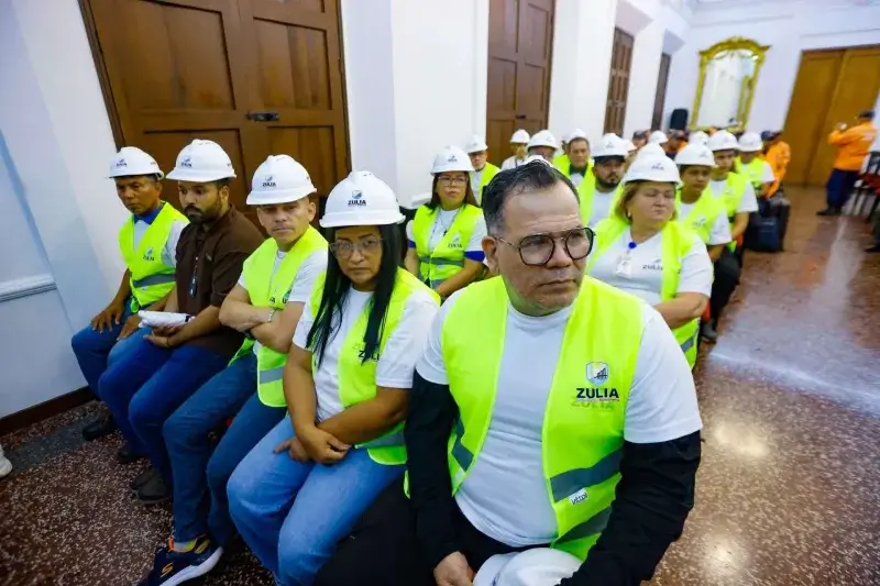 Ingenieros venezolanos se movilizan para evaluar daños tras terremoto