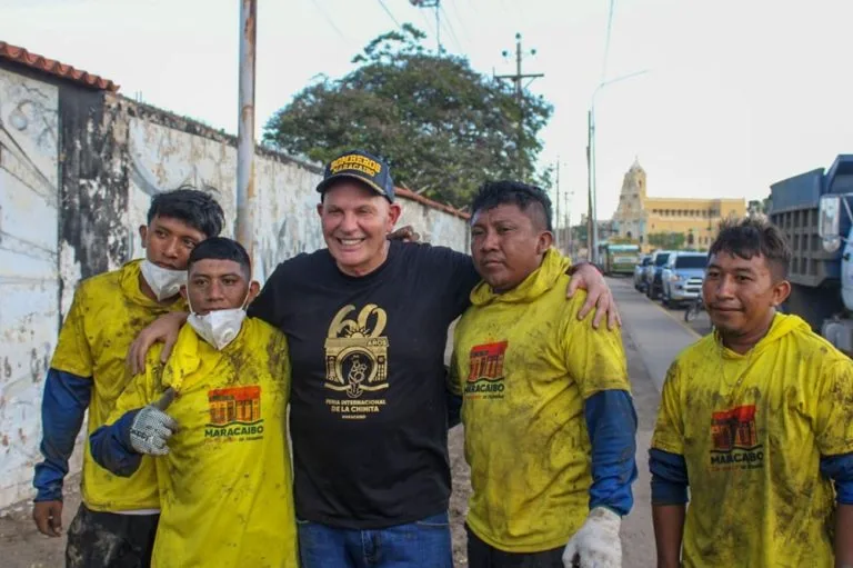 Di Martino destaca a los “topos” que limpian cañadas en Maracaibo