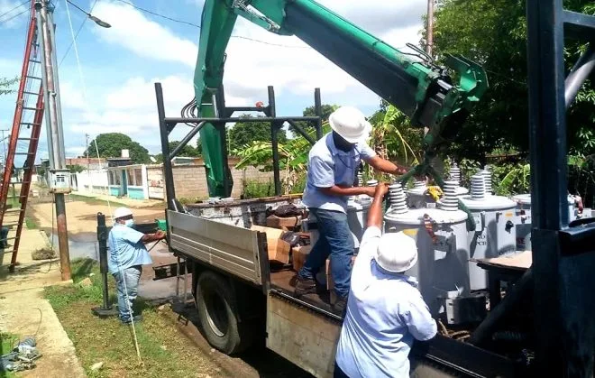 Cabimas recibe 13 transformadores para atender fallas eléctricas