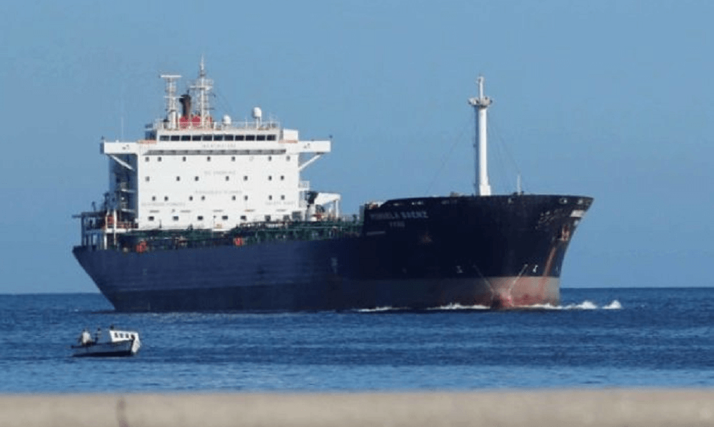 Exportaciones de petróleo casi sin cambios a pesar de alivio de sanciones