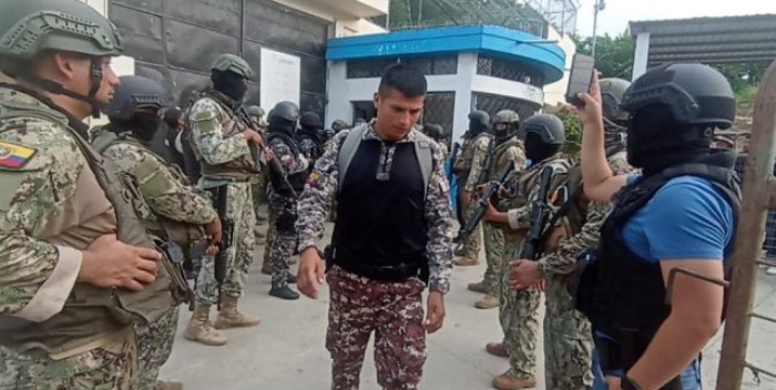 
			Liberan a 41 policías secuestrados en las cárceles de Ecuador		