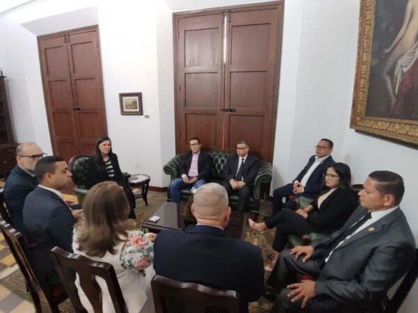 Gobernación del Zulia recibió comisión delegada del CLEZ para informar la clausura del Segundo Periodo de Sesiones Ordinarias