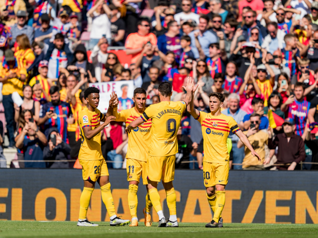 Barcelona gana y da un paso más al título