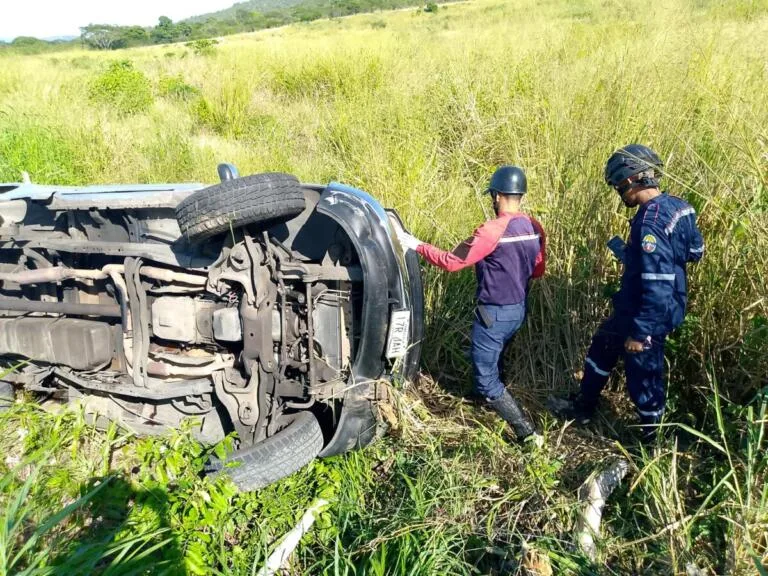 Tres lesionados tras vuelco en Piar este domingo