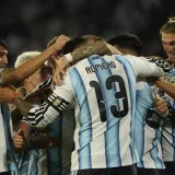 Argentina arrasa 4-0 a Bolivia en el inicio de su nueva era