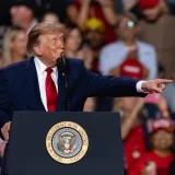Trump enfrenta un Congreso adverso en medio mandato decisivo